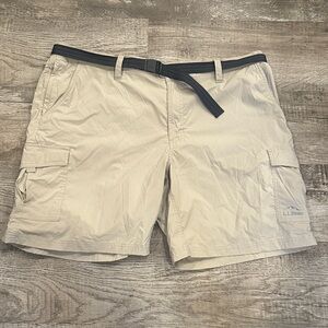L.L. Bean Men's 2XL‎ Beige Cargo Shorts with Belt